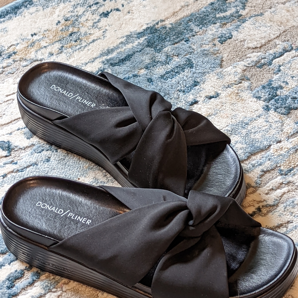 Donald Pliner Folly Size 10 sandals